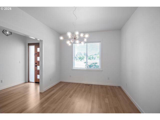 1023 LUPINE St, Springfield, OR 97477