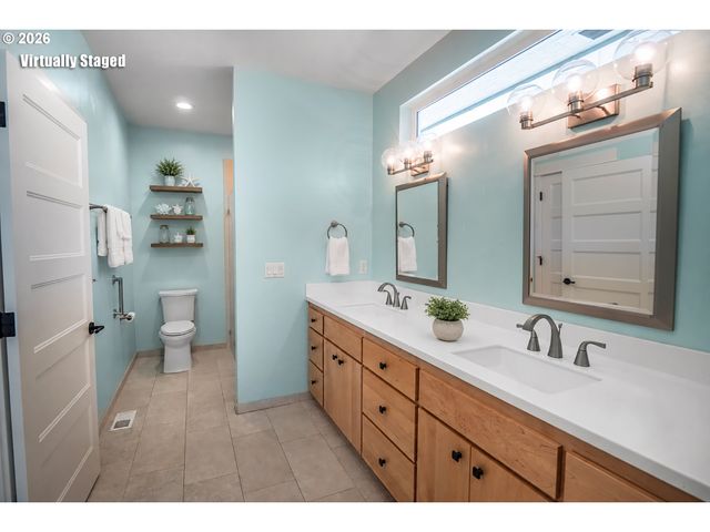 1023 LUPINE St, Springfield, OR 97477