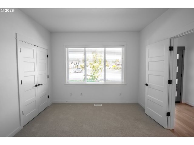 1023 LUPINE St, Springfield, OR 97477