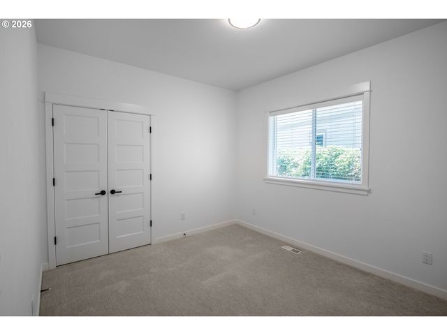 1023 LUPINE St, Springfield, OR 97477