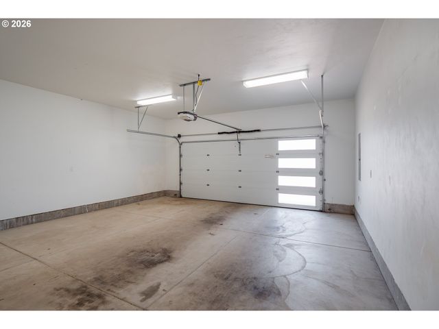 1023 LUPINE St, Springfield, OR 97477