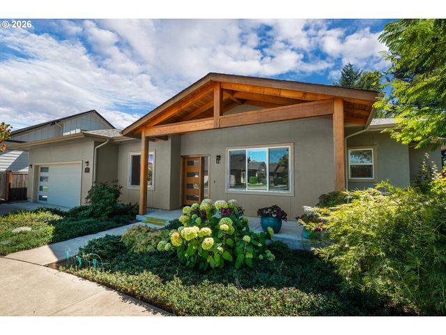 1023 LUPINE St, Springfield, OR 97477