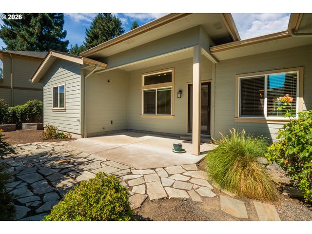 1023 LUPINE St, Springfield, OR 97477