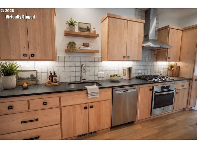 1023 LUPINE St, Springfield, OR 97477