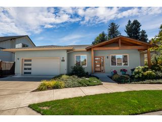 1023 LUPINE St, Springfield, OR 97477