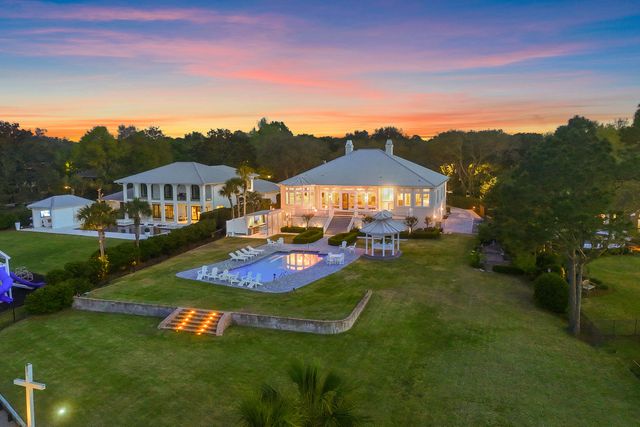 124 Indian Bayou Drive, Destin, FL 32541
