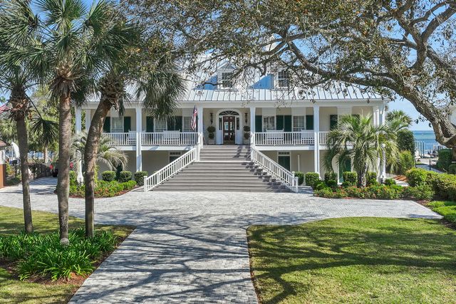 124 Indian Bayou Drive, Destin, FL 32541