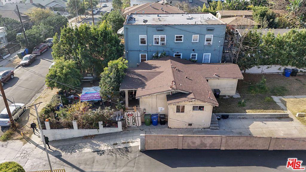 Image 7 of property listing at 1037 Waterloo Street, Los Angeles, CA 90026