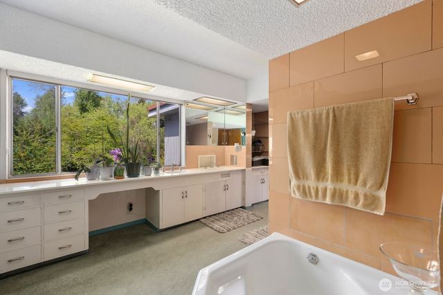 6612 NE 202nd Street, Kenmore, WA 98028