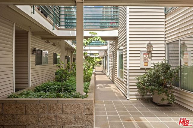 2706 Honolulu Avenue 105, Montrose, CA 91020