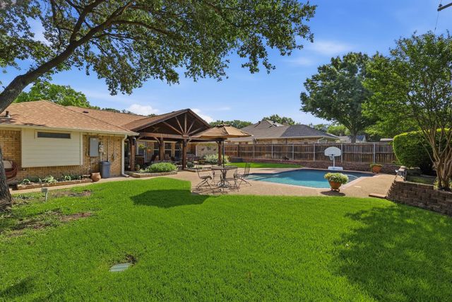 325 Marseille Drive, Hurst, TX 76054