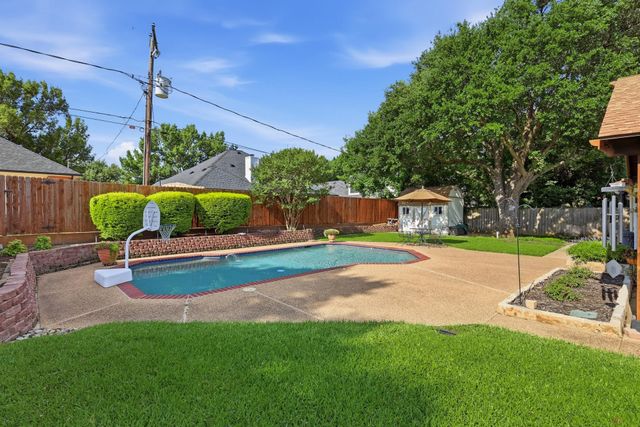 325 Marseille Drive, Hurst, TX 76054