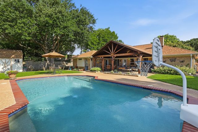 325 Marseille Drive, Hurst, TX 76054