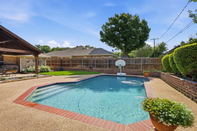 325 Marseille Drive, Hurst, TX 76054