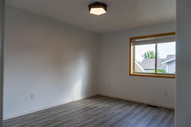 3204 15TH ST SE, Minot, ND 58701