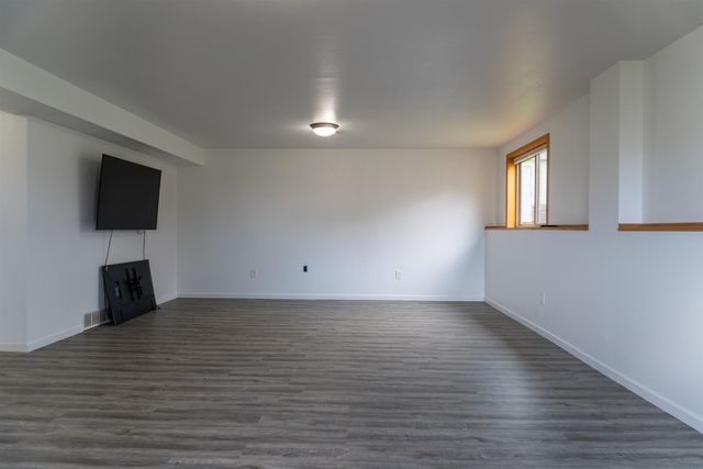 3204 15TH ST SE, Minot, ND 58701