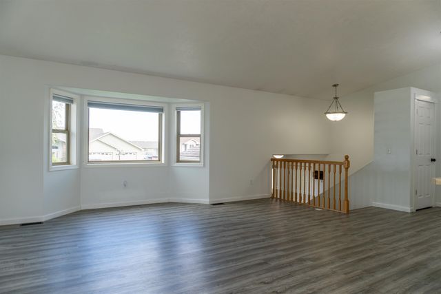 3204 15TH ST SE, Minot, ND 58701