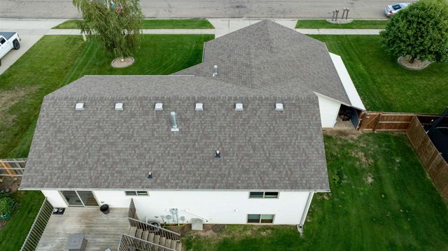 3204 15TH ST SE, Minot, ND 58701