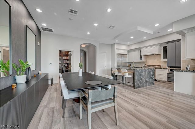 9101 Alta Drive 11, Las Vegas, NV 89145