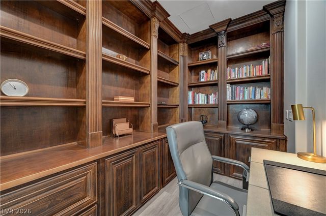 9101 Alta Drive 11, Las Vegas, NV 89145