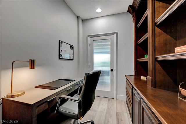 9101 Alta Drive 11, Las Vegas, NV 89145