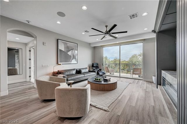 9101 Alta Drive 11, Las Vegas, NV 89145