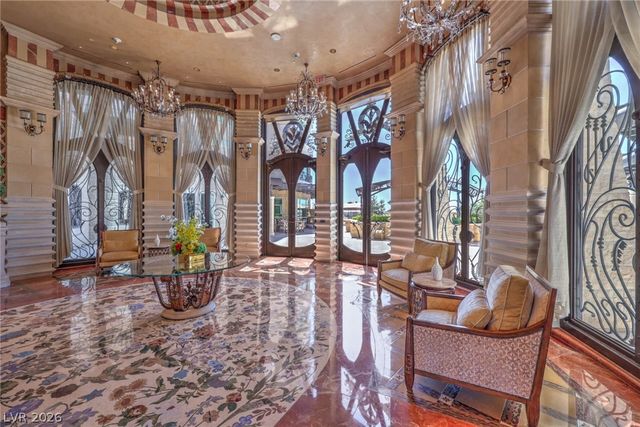 9101 Alta Drive 11, Las Vegas, NV 89145