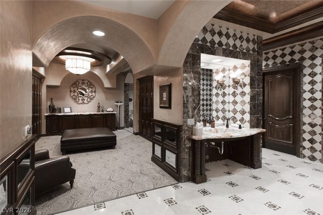 9101 Alta Drive 11, Las Vegas, NV 89145
