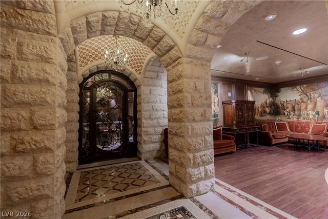 9101 Alta Drive 11, Las Vegas, NV 89145