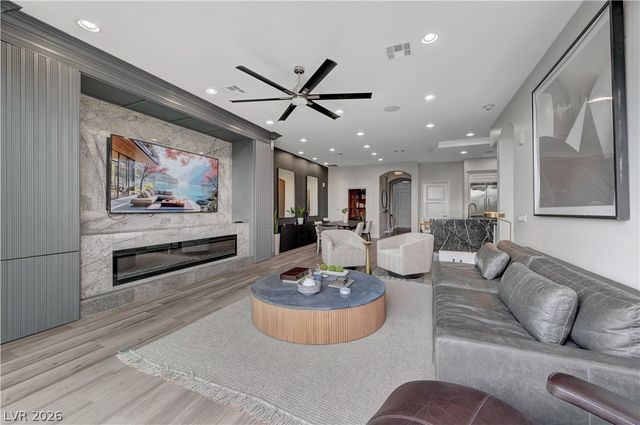 9101 Alta Drive 11, Las Vegas, NV 89145