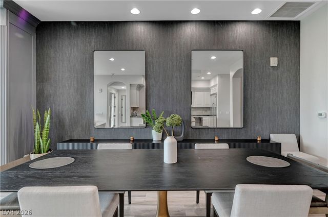 9101 Alta Drive 11, Las Vegas, NV 89145
