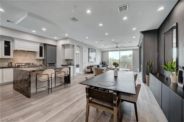9101 Alta Drive 11, Las Vegas, NV 89145