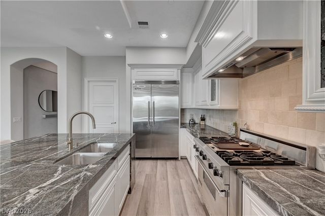 9101 Alta Drive 11, Las Vegas, NV 89145
