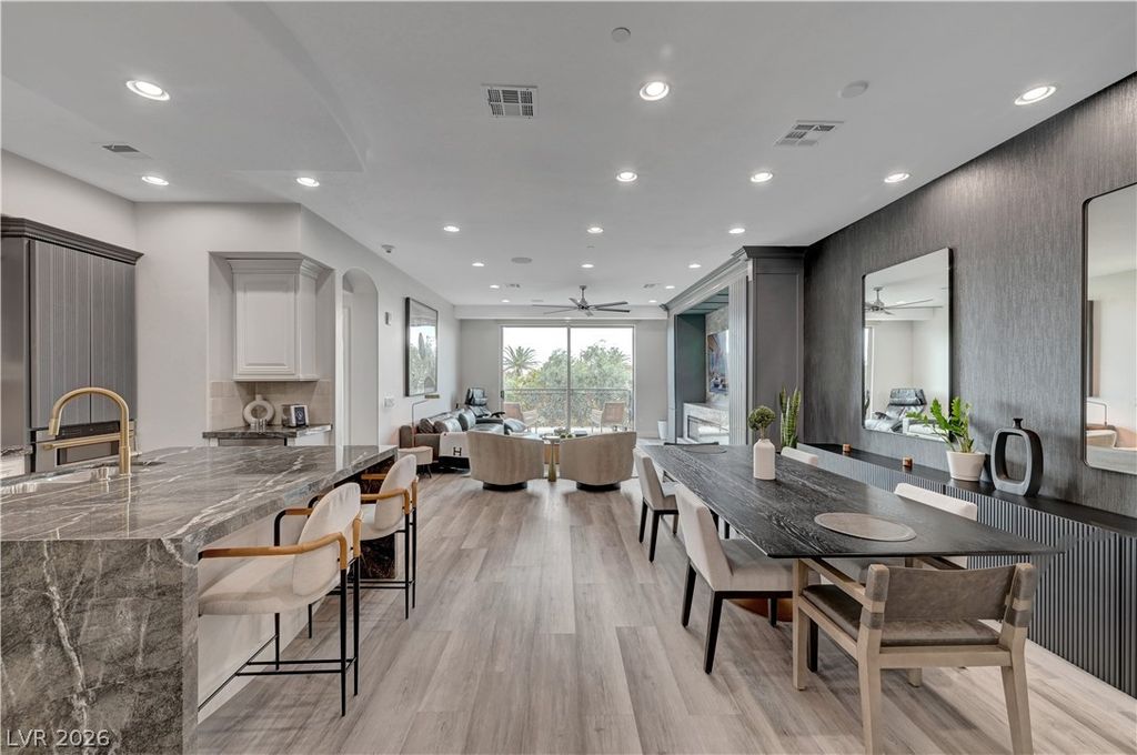 9101 Alta Drive 11, Las Vegas, NV 89145