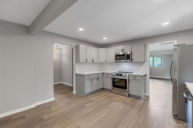 26261 La Muera Street, Farmington, MI 48334