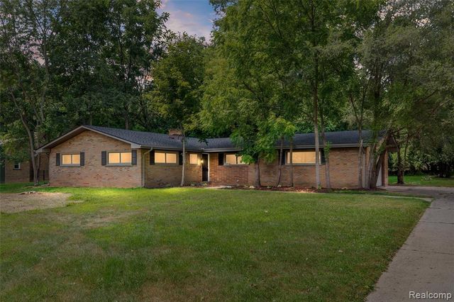 26261 La Muera Street, Farmington, MI 48334