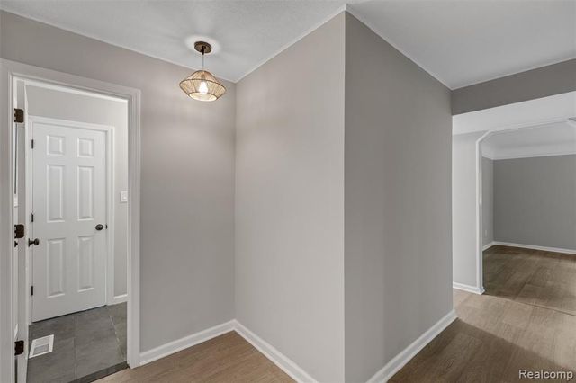 26261 La Muera Street, Farmington, MI 48334
