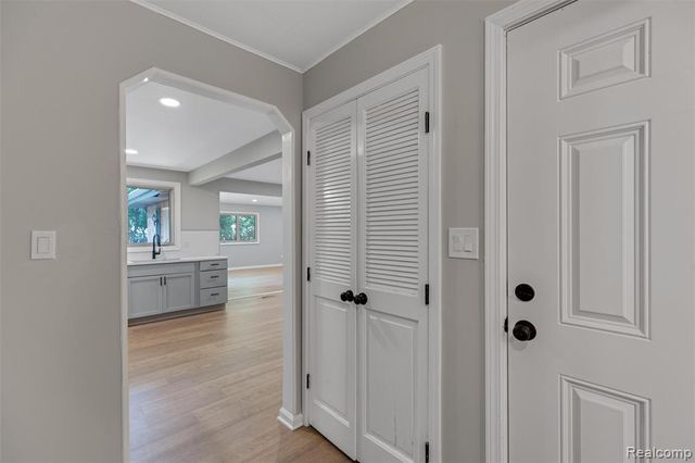 26261 La Muera Street, Farmington, MI 48334