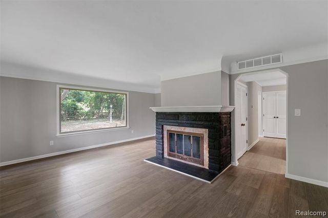 26261 La Muera Street, Farmington, MI 48334