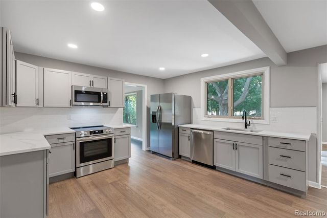26261 La Muera Street, Farmington, MI 48334