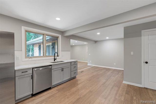 26261 La Muera Street, Farmington, MI 48334