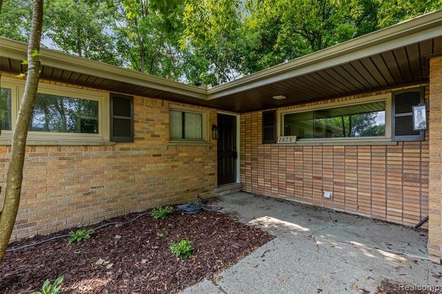 26261 La Muera Street, Farmington, MI 48334