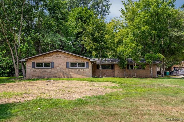 26261 La Muera Street, Farmington, MI 48334