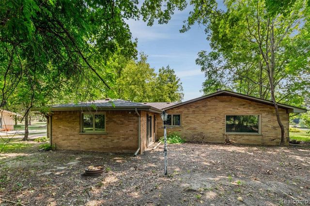 26261 La Muera Street, Farmington, MI 48334