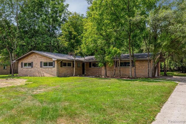 26261 La Muera Street, Farmington, MI 48334