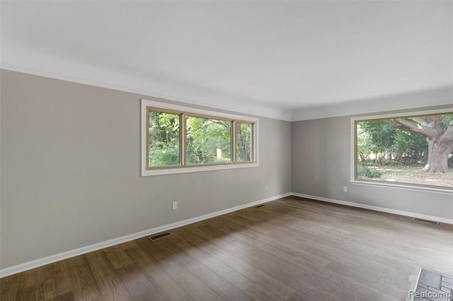 26261 La Muera Street, Farmington, MI 48334