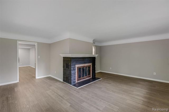 26261 La Muera Street, Farmington, MI 48334