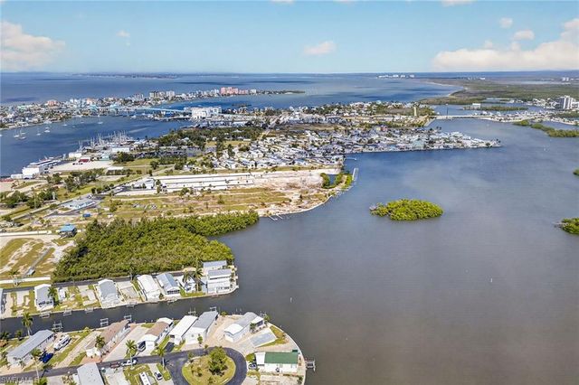 7 Galleon WAY, Fort Myers Beach, FL 33931