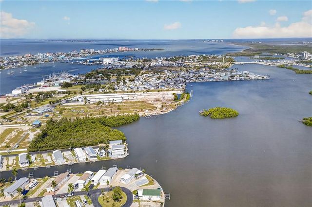 7 Galleon WAY, Fort Myers Beach, FL 33931