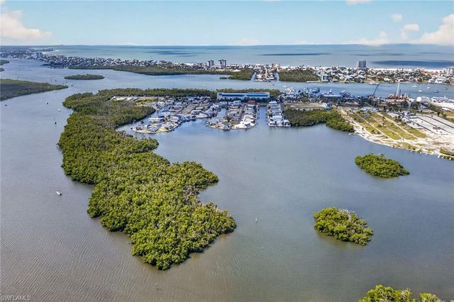 7 Galleon WAY, Fort Myers Beach, FL 33931